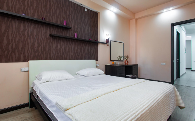 3-komn. ryadom s restoranom DIMOND, DI8210 Flat