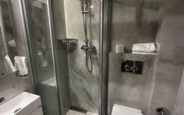 Uyutnye s Terrasoy Apartments