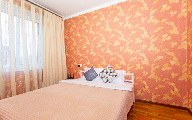 Komfortnaya Chetyrekhkomnatnaya Kvartira V Tsentre Novosibirska Flat