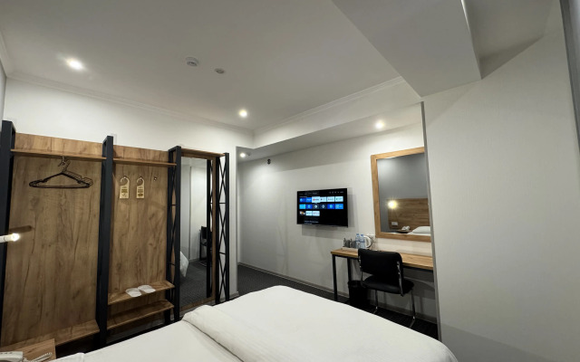 Afsona Hotel