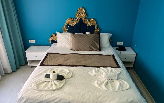 Отель Moon Blue