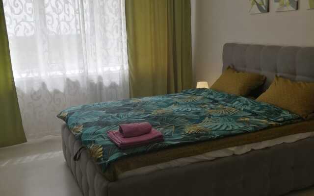 Апартаменты на Андрея Рублёва 2