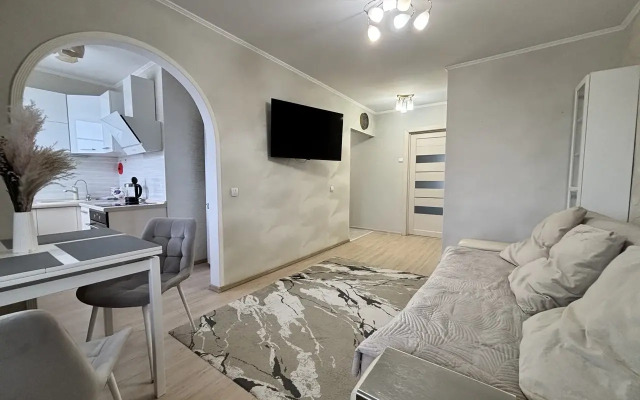 2-Kom Sakhalinskaya 19-12 Flat