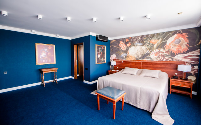 Dis President Hotel