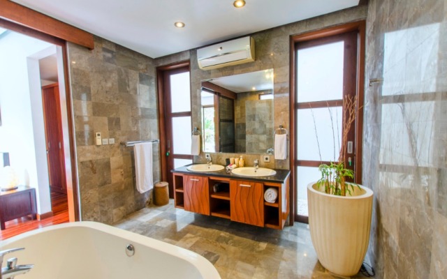 Wonderful 4BR villa 50 meters to the beach Canggu