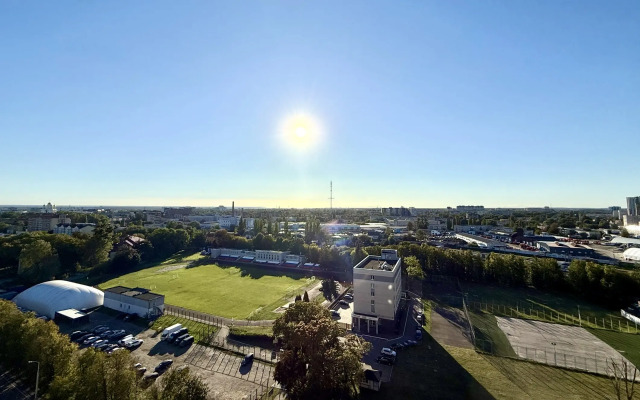 Апартаменты АпартМари яркие в центре с видом на город