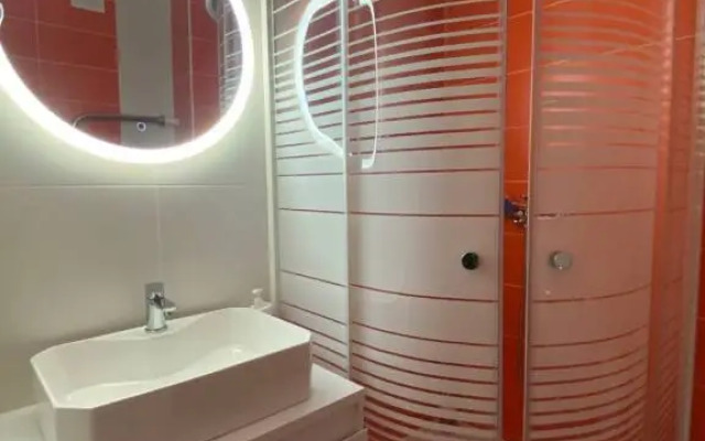 Apartamenty Uluchshennye Trekhmestnye SalutApart 8