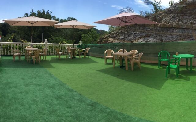 Edelveys Guest House