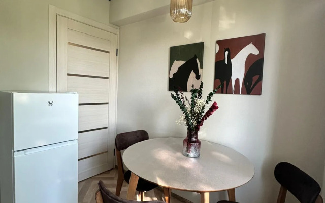 Dve Krovati I Divan Na Tsentralnom Rynke Flat