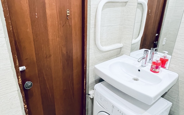 Tryohkomnatnye na Proletarskom Prospekte 17 Apartments