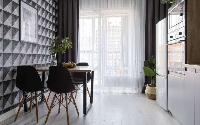 Stilnaya S Vidovym Balkonom Flat