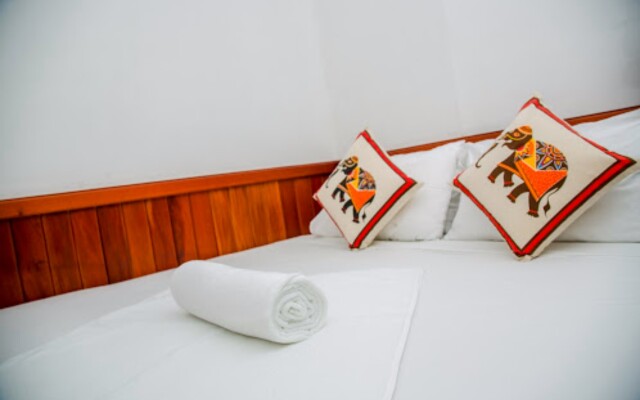 Blue Swan Inn Hotel