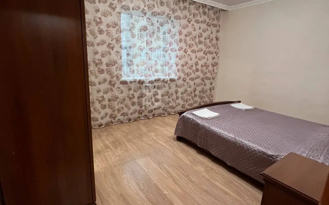 Abaia 61 Zamechatelnaya 4kh Komnatnaya Flat