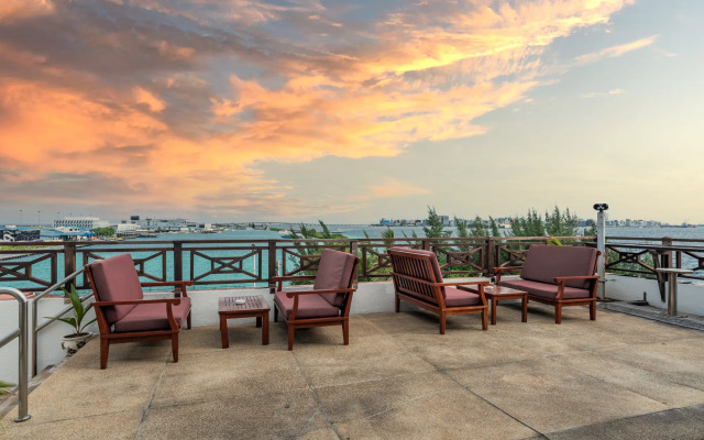 Hulhule Island Hotel