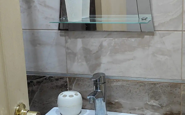 Malenkij S Parkovkoy I Vsemi Udobstvam Guest House