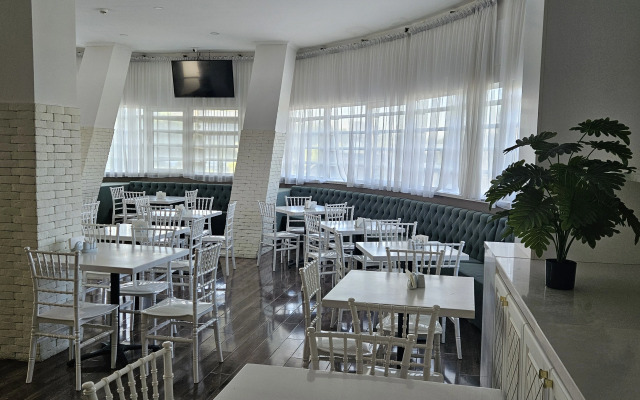 Cruise Hotel