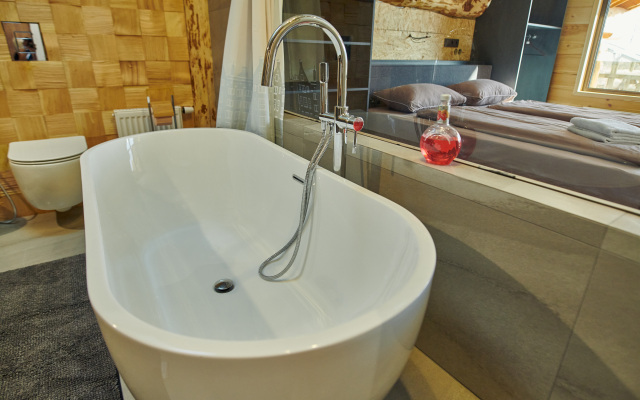 Kedr 760, 5 spalen, 12 gostej s Bassejnom i Banej Chalet