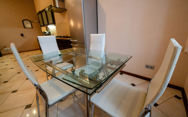 S Dzhakuzi Dlya 6 Chelovek Apartments
