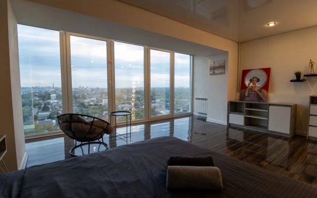 S panoramnym vidom na gorod Apartments