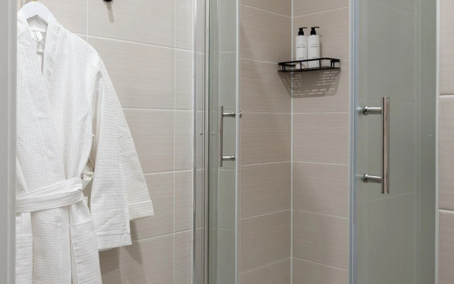 Stilnye Apartamenty S Vidom Na Park Flat