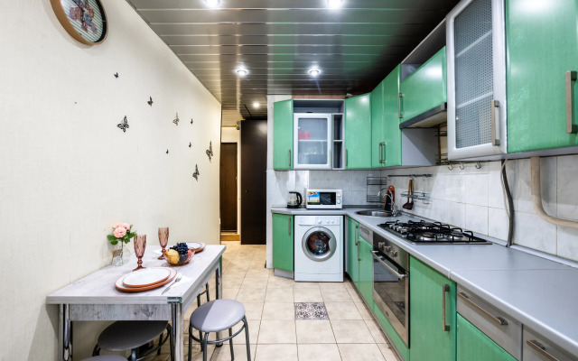 Natali na Metro  Sevastopolskaya prostornye Apartments