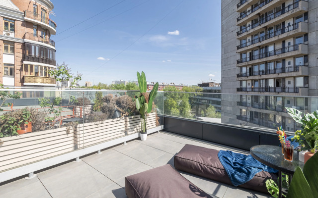 S Lichnoy Terrasoy Na Kryshe Doma Okolo Metro Apartments
