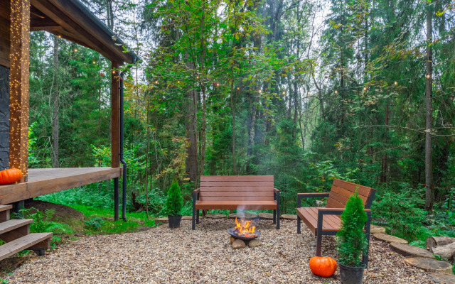 Шале с камином и джакузи в лесу