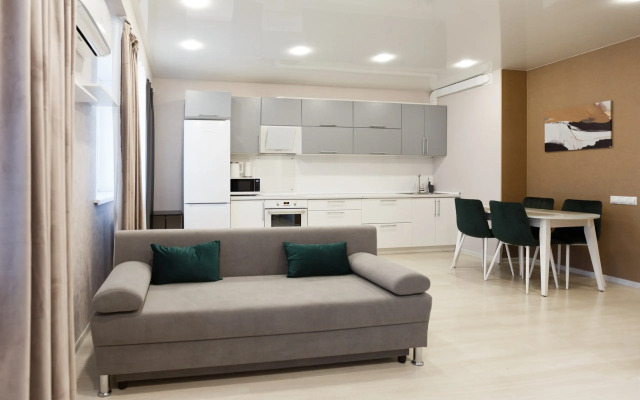 Prostornaya I Svetlaya V Tsentre Flat