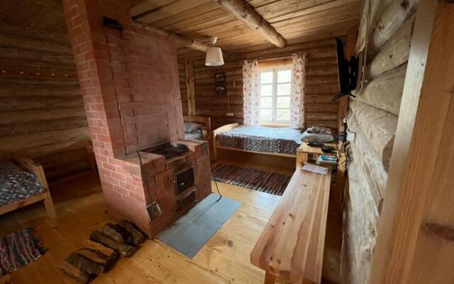 Бунгало Изба Пасечника трехместная. Хутор Медовый.