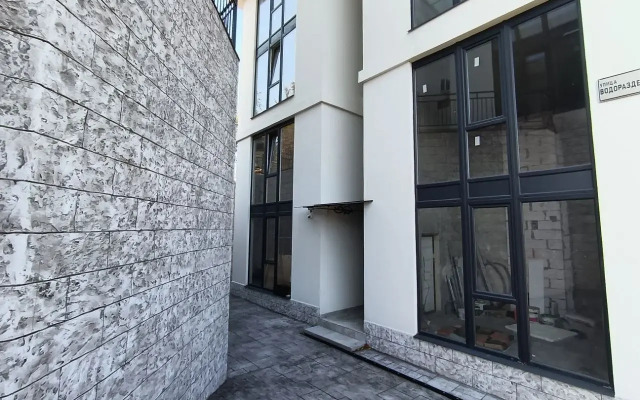 Dvukhetazhnaya Dizayn Studiya Delyuks Flat