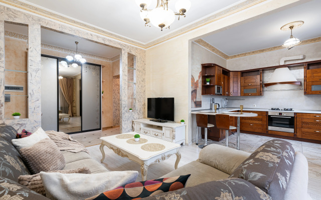 Apart+ Nezavisimosti 22 Apartments