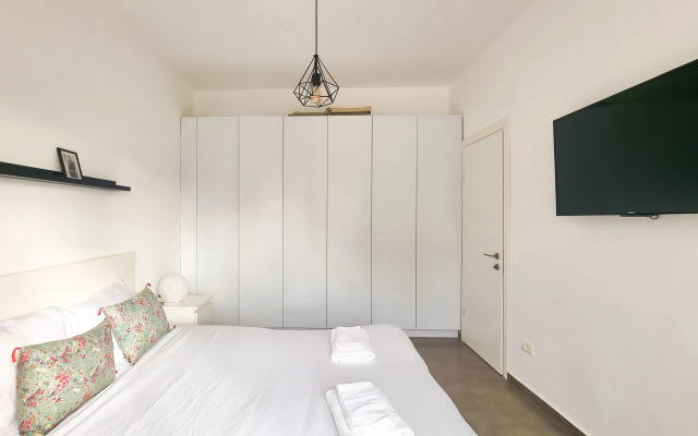 Geula Tulipe Apartments
