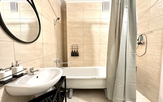 Iris s Dizaynerskim Oformleniyem, Ryadom Mat i Ditya Apartments
