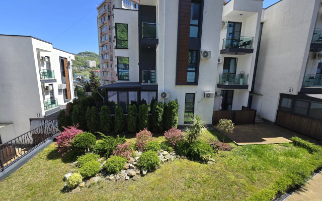 S Basseynom V Zhk Nevada Apartments