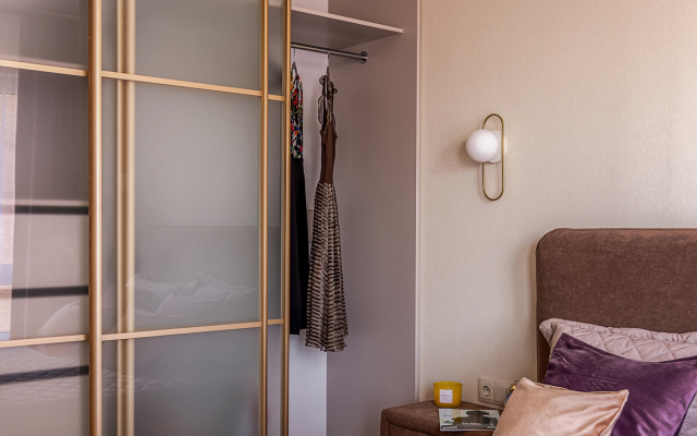 evro-2 u m. Lesnaya Apartments