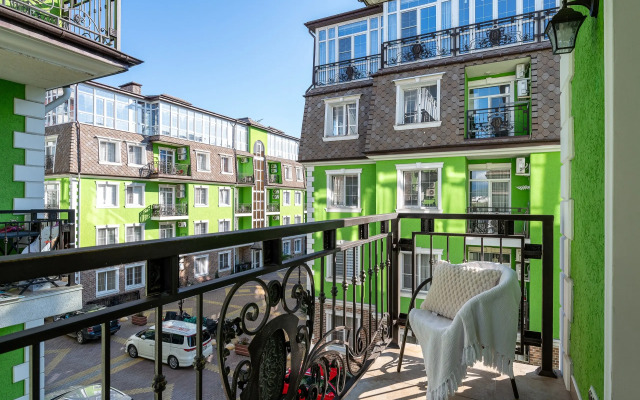 Red Apartments Art Layt Siti Frost Apartments