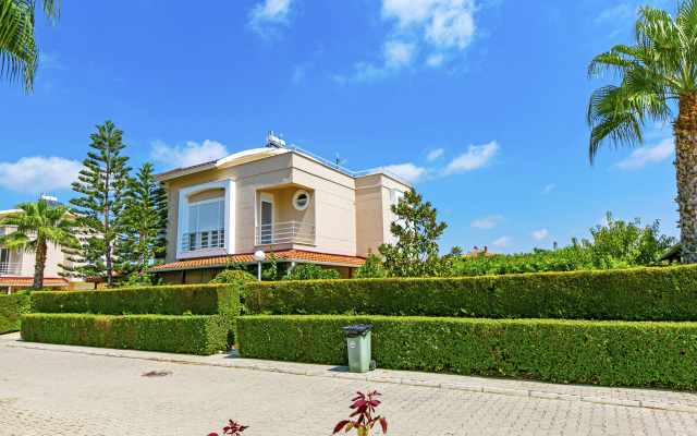 Paradise Town Villa Royal Hotel