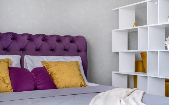 Na Pervomayskoy Ulitse 70 Flat