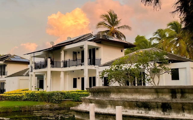 Отель Amaluna Resorts