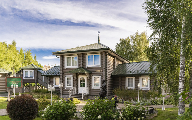Russian Seasons Selo Vyatskoe Hotels 4*