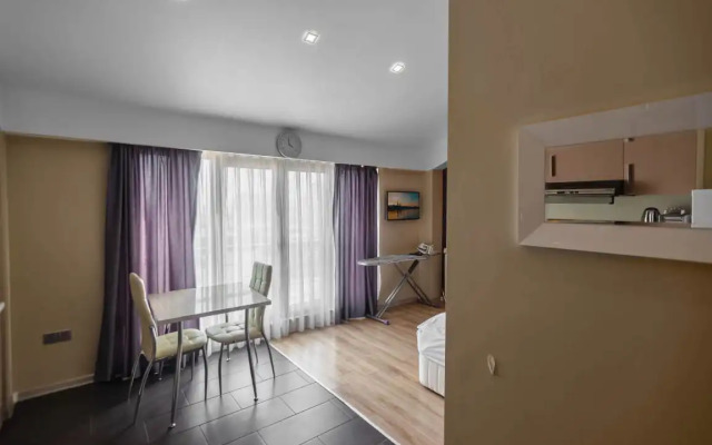 Отель Diplomat Suites