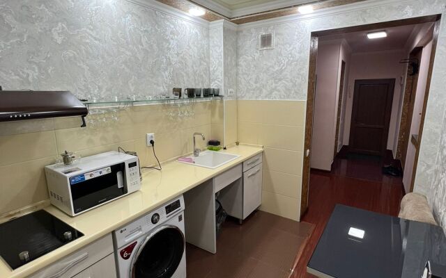 Na Prospekte Tauke Khana 33/3 Apart Hotel