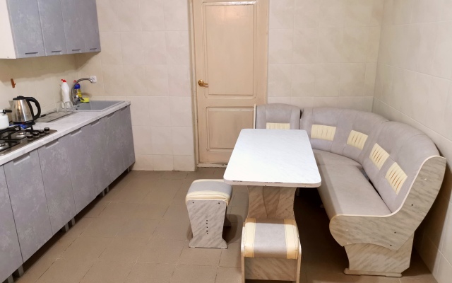 Yakor Guest House