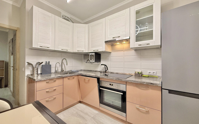 Жилое помещение 2-к квартира у метро Молодежная с яркими закатами