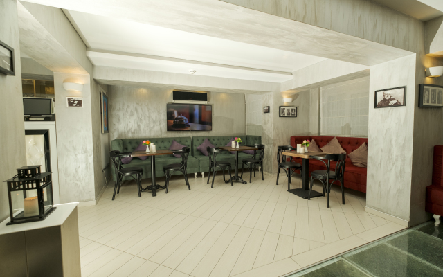Maestro Hotel