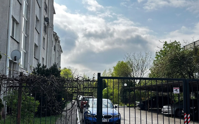 Dvukhkomnatnye Bookingapart Komfort  U Korolevskikh Vorot Apartment