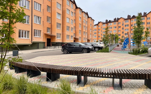 V Novom Rayone S Zakrytoy Territoriey Flat