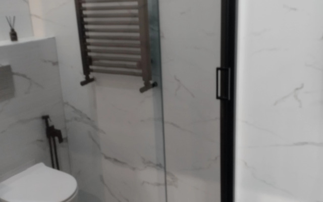 Uyutnaya Kvartira S Udobnym Raspolozheniem Flat