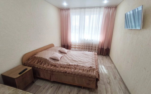 Apartments Trykhkomnatnyye Lyuks