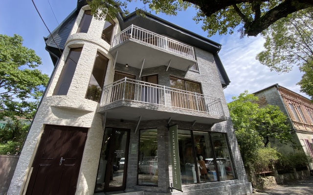 V tsentre Sukhuma U Morya Apartments